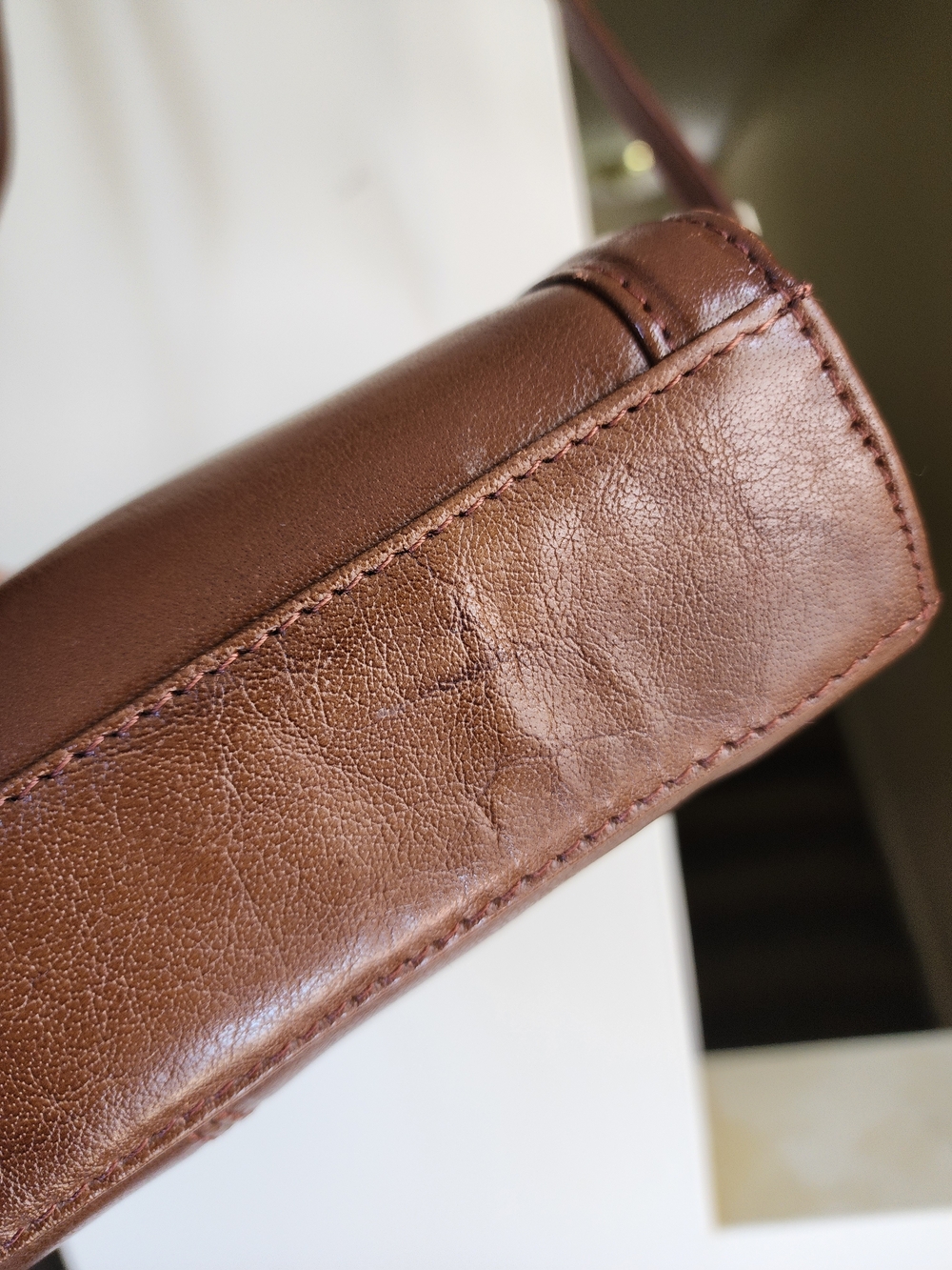 Vintage Ashwood Genuine Leather 'Naomi' Crossbody Bag - Picture 4 of 7